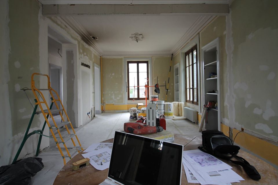 Réunion de chantier phase de rénovation maison de maitre