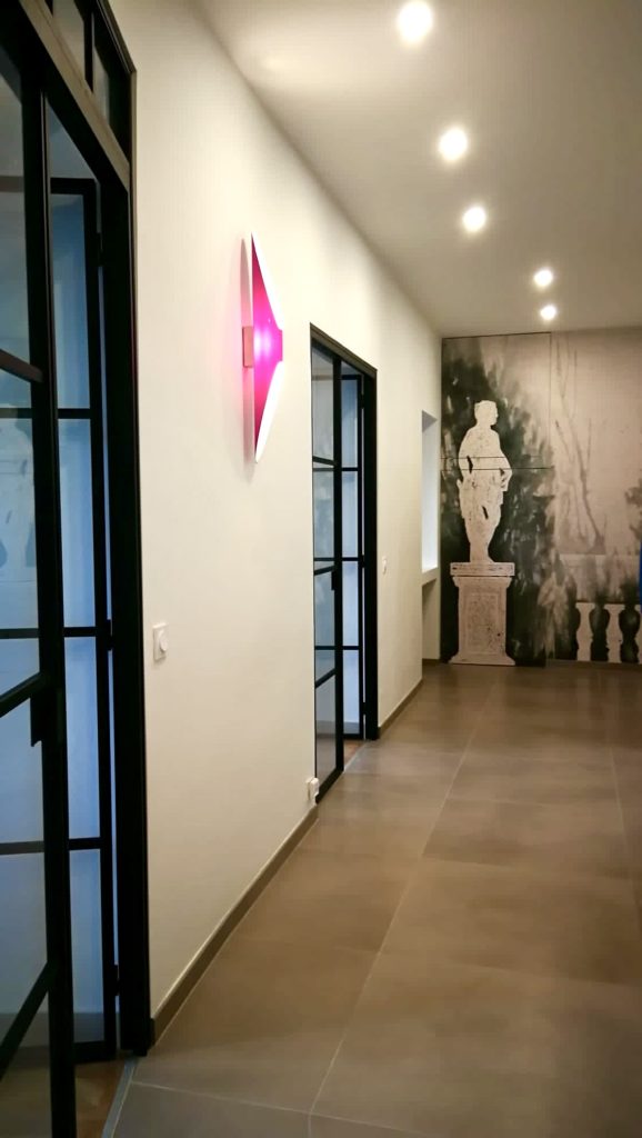 couloir contemporain avec panoramique en visuel